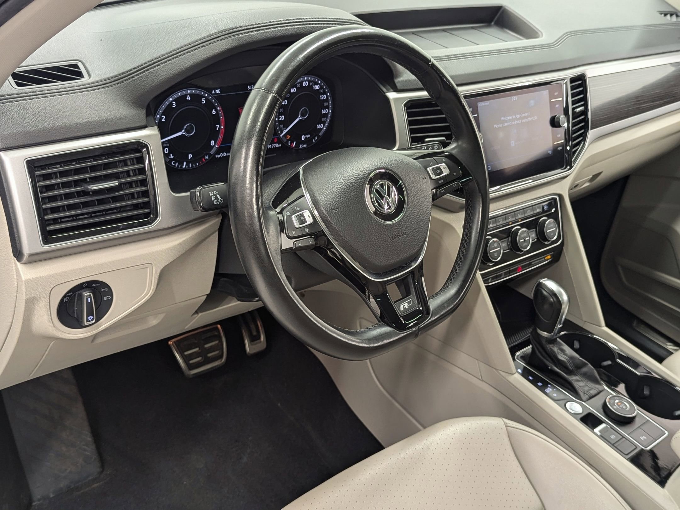 2019 Volkswagen Atlas V6 SEL R-Line photo 3