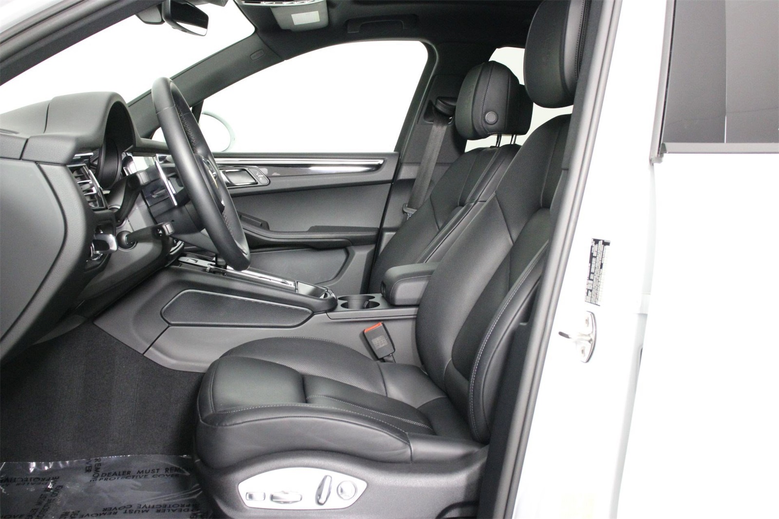 2025 Porsche Macan photo 5