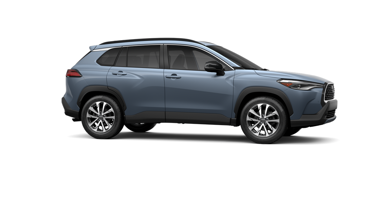 2025 Toyota Corolla Cross XLE photo 13
