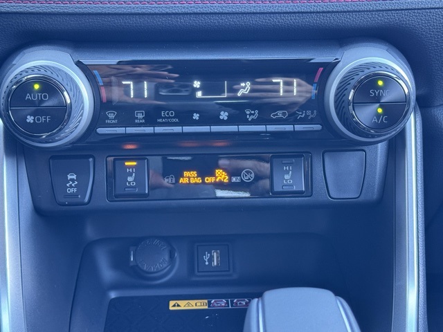 2025 Toyota RAV4 Hybrid XSE photo 29