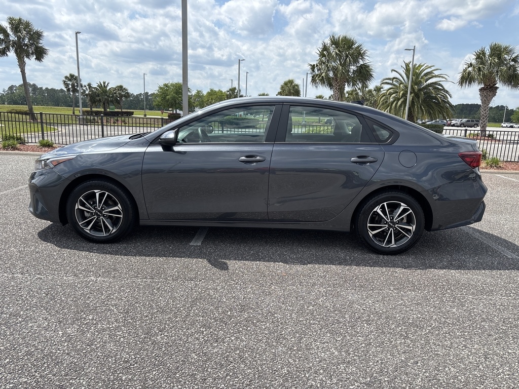 2023 Kia Forte LXS photo 2