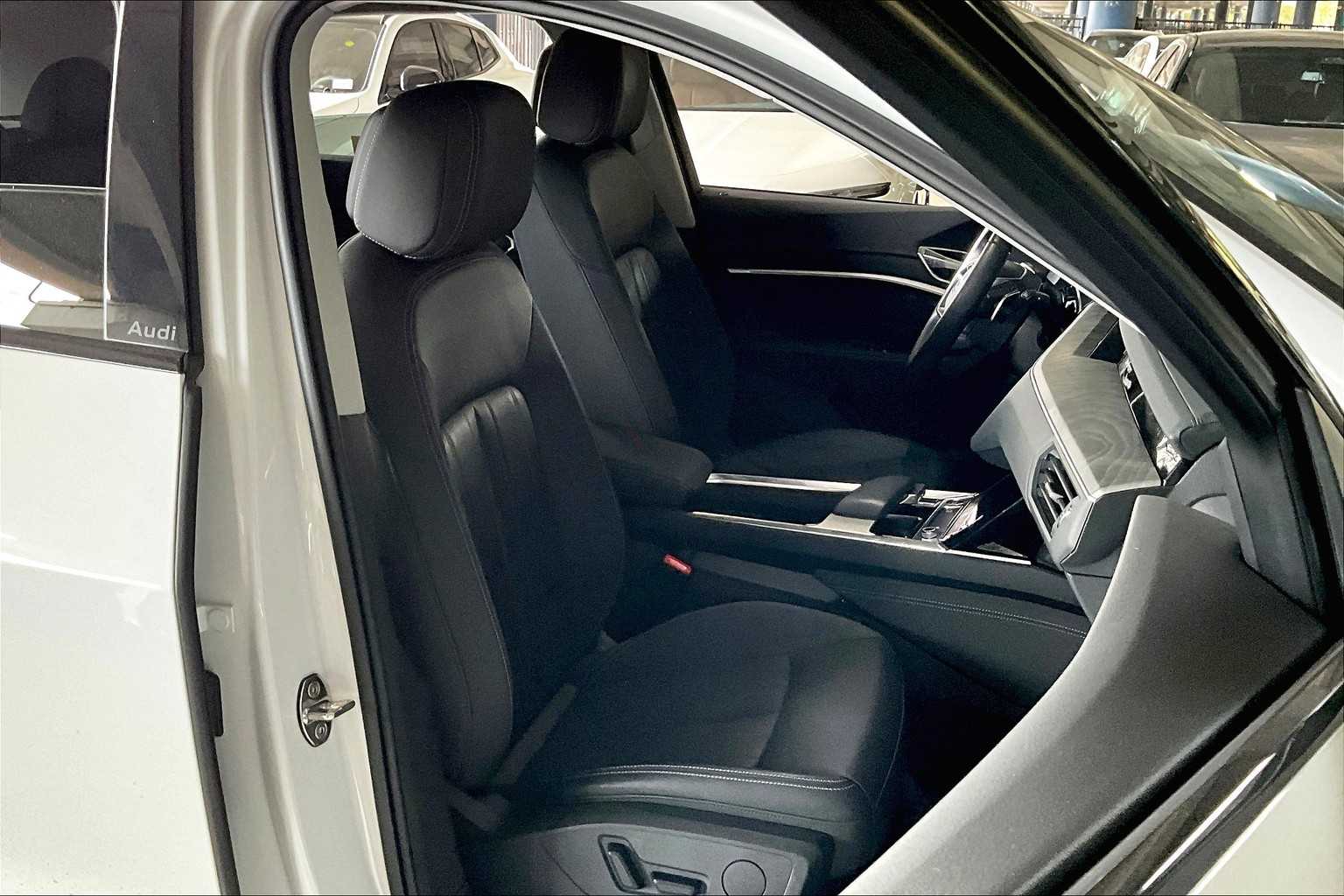 2024 Audi Q8 E-tron Premium photo 8