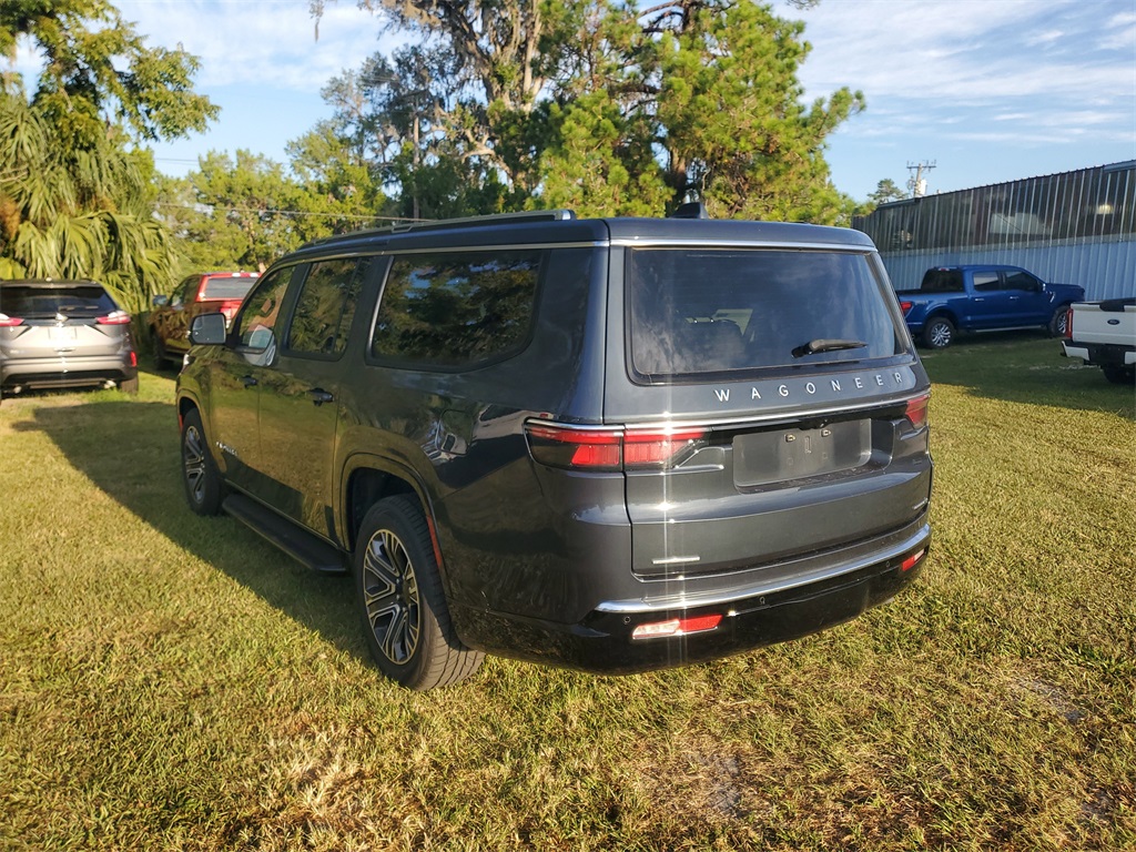 2023 Jeep Wagoneer L Series II photo 3
