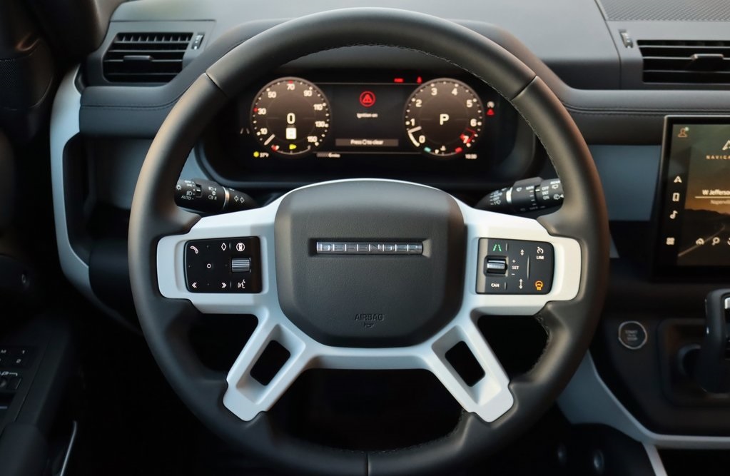 2025 Land Rover Defender 110 S photo 13