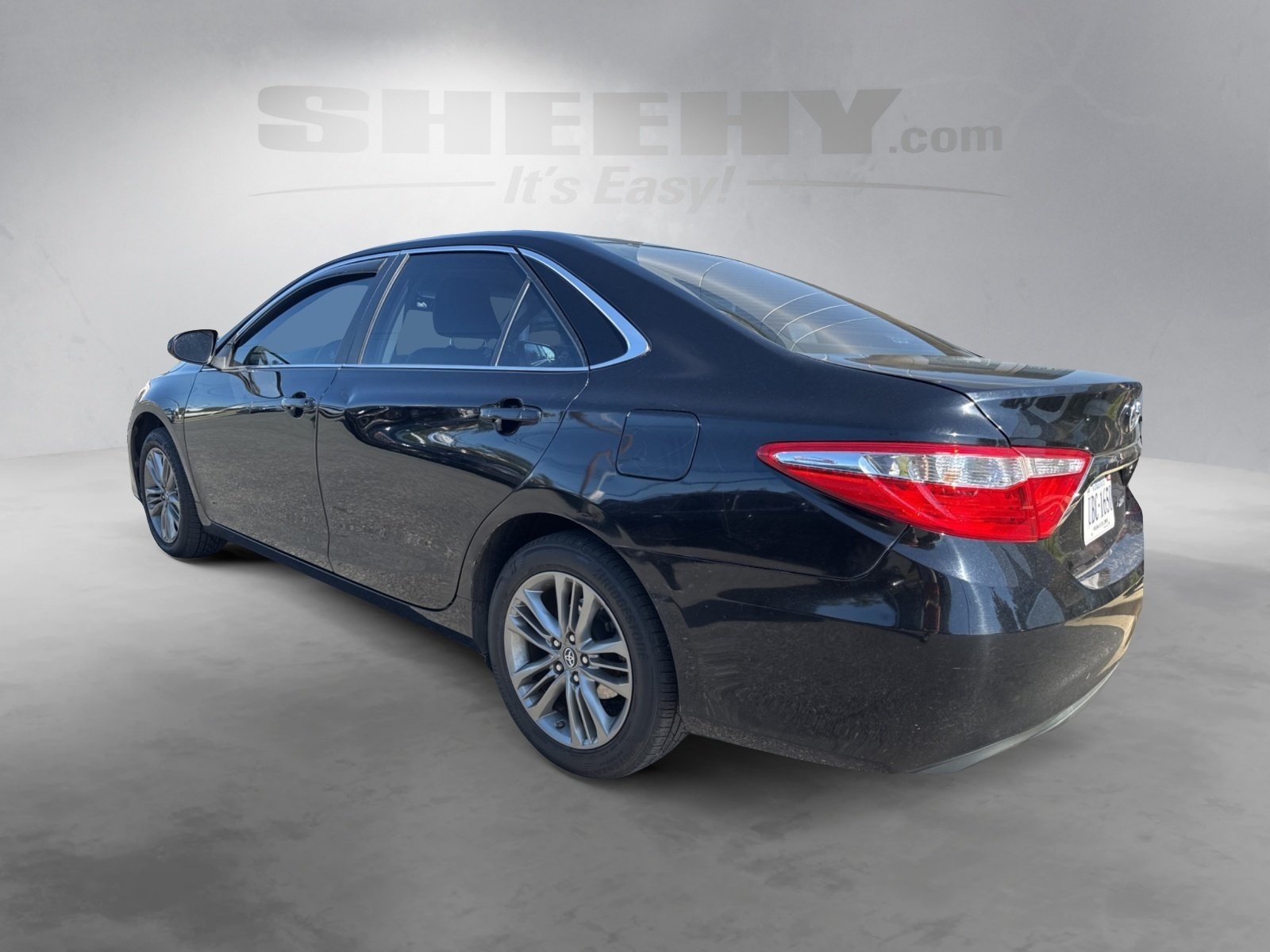 2017 Toyota Camry SE photo 4