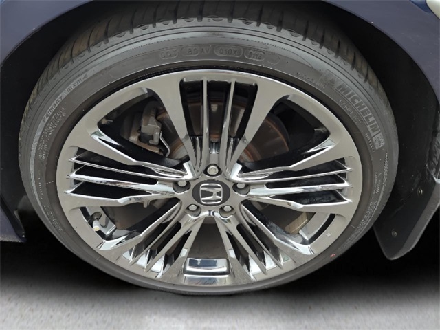 2018 Honda Accord Touring photo 2