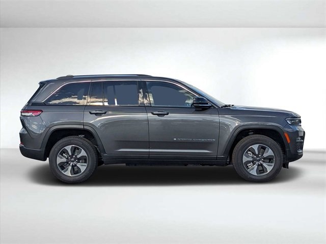 2022 Jeep Cherokee Sport photo 2