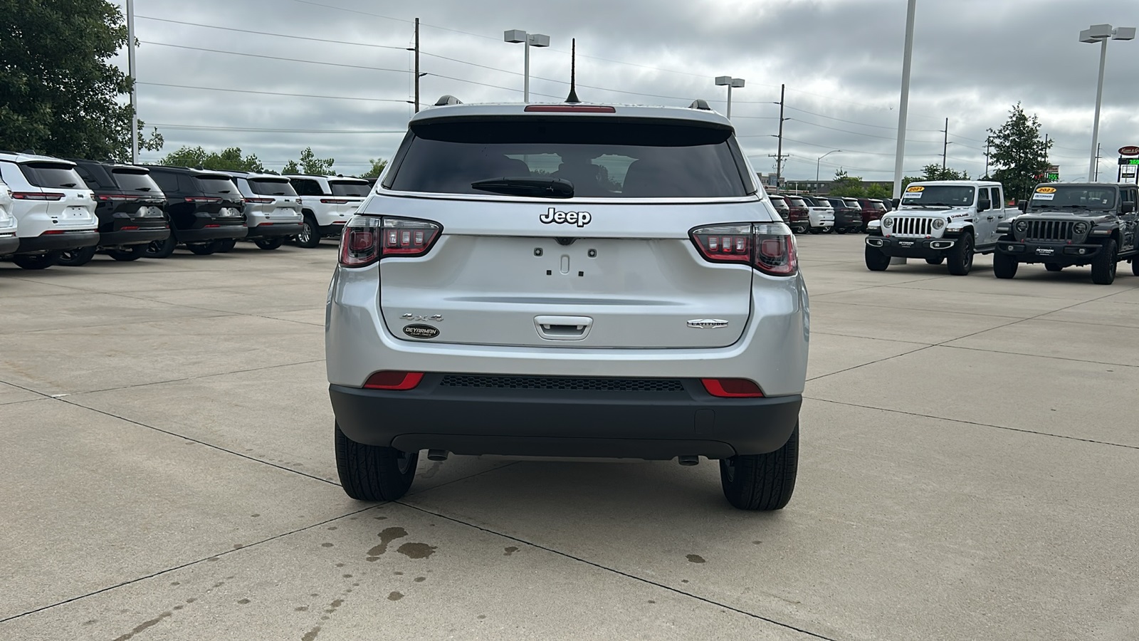 2025 Jeep Compass Latitude photo 4