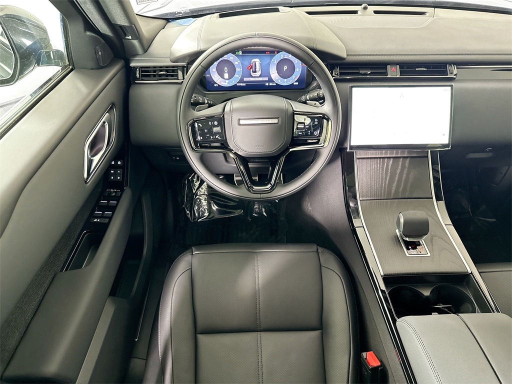 2026 Land Rover Range Rover Velar SE photo 19