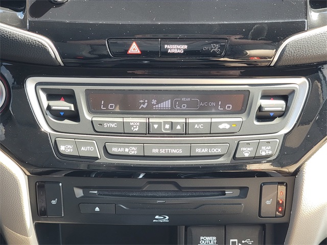 2022 Honda Pilot Touring photo 19