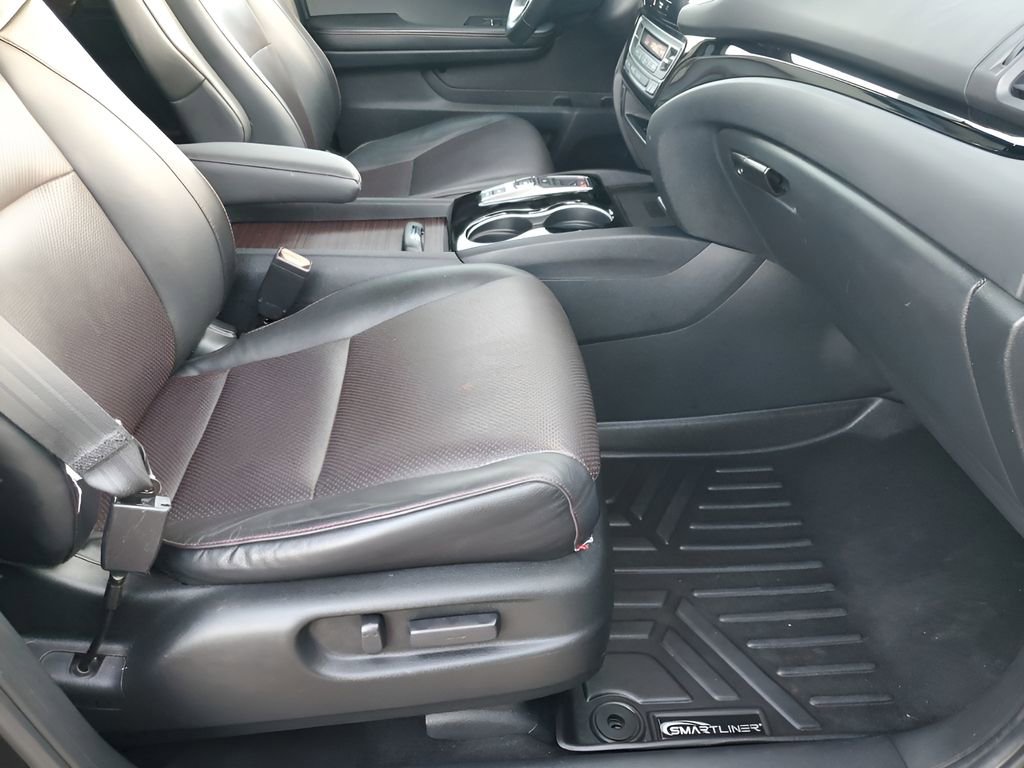 2021 Honda Ridgeline Black Edition photo 17