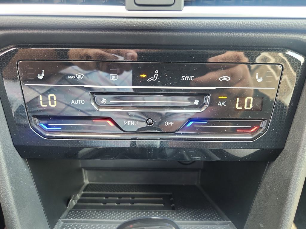 2025 Volkswagen Taos SE photo 23