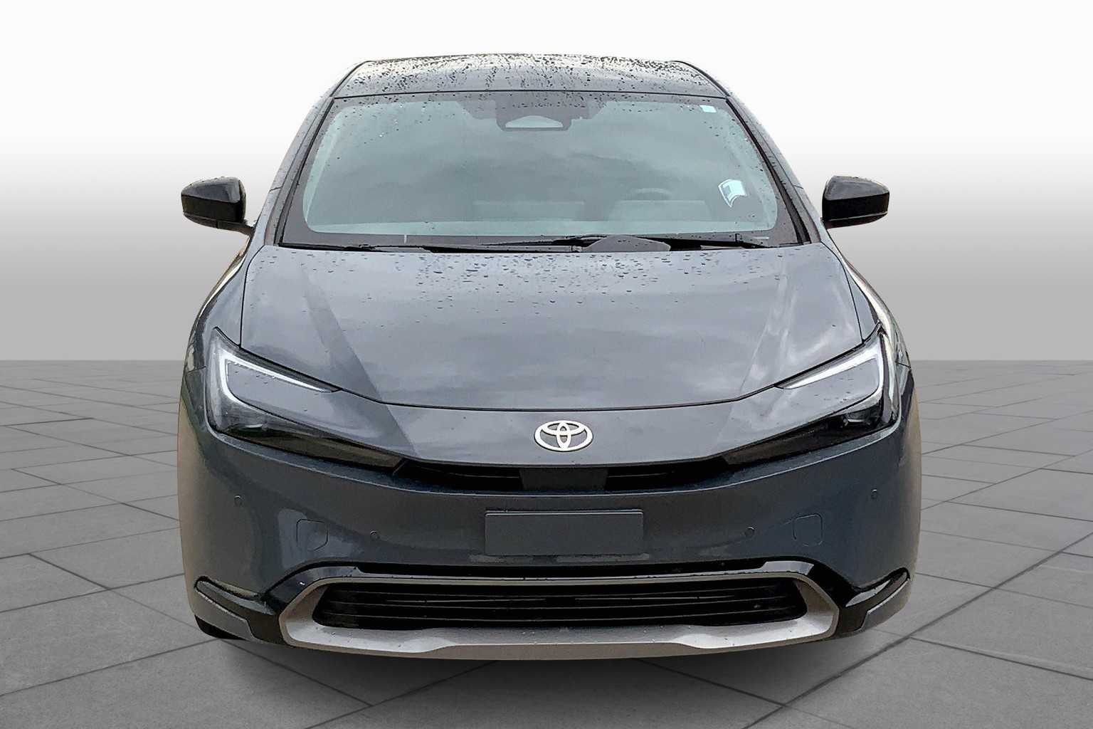 2024 Toyota Prius XLE photo 3