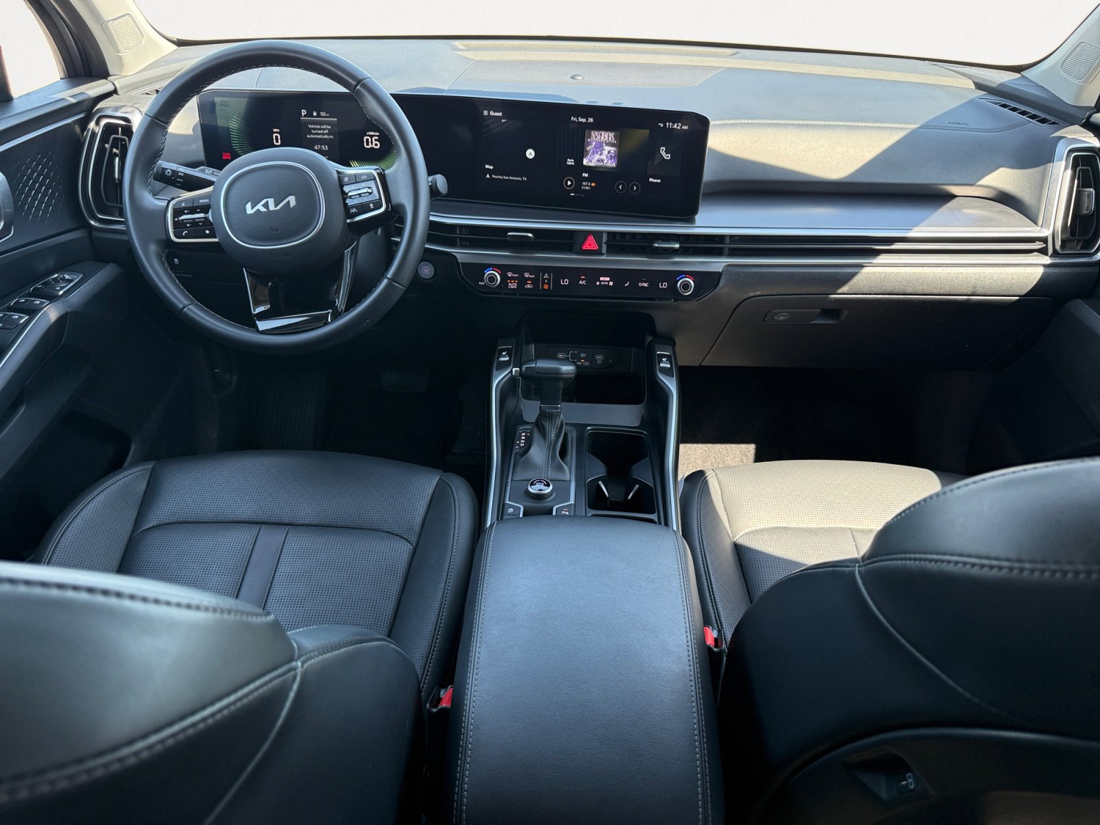2024 Kia Sorento S photo 3