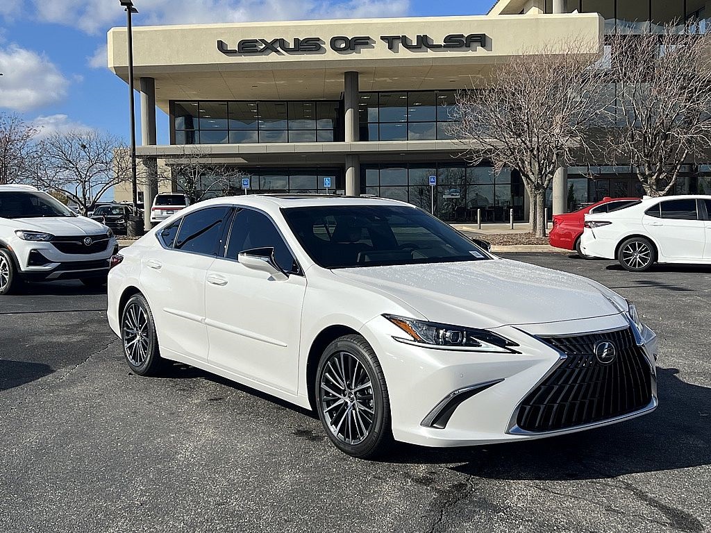 2025 Lexus ES 350's photo