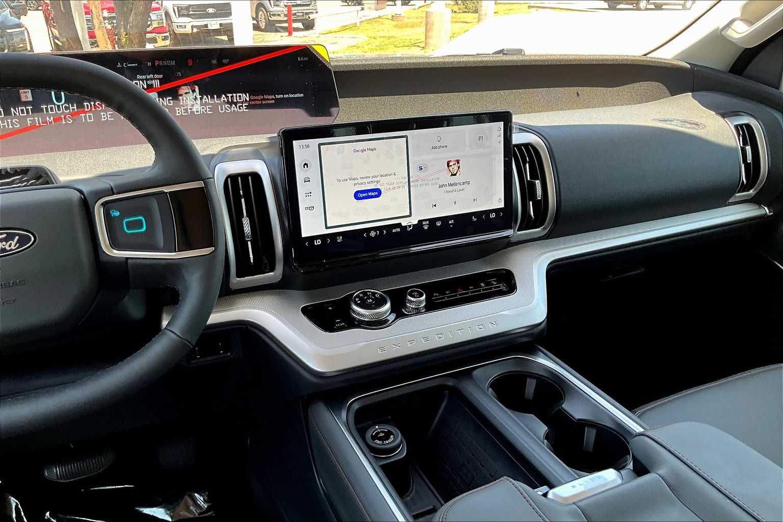 2025 Ford Expedition photo 3