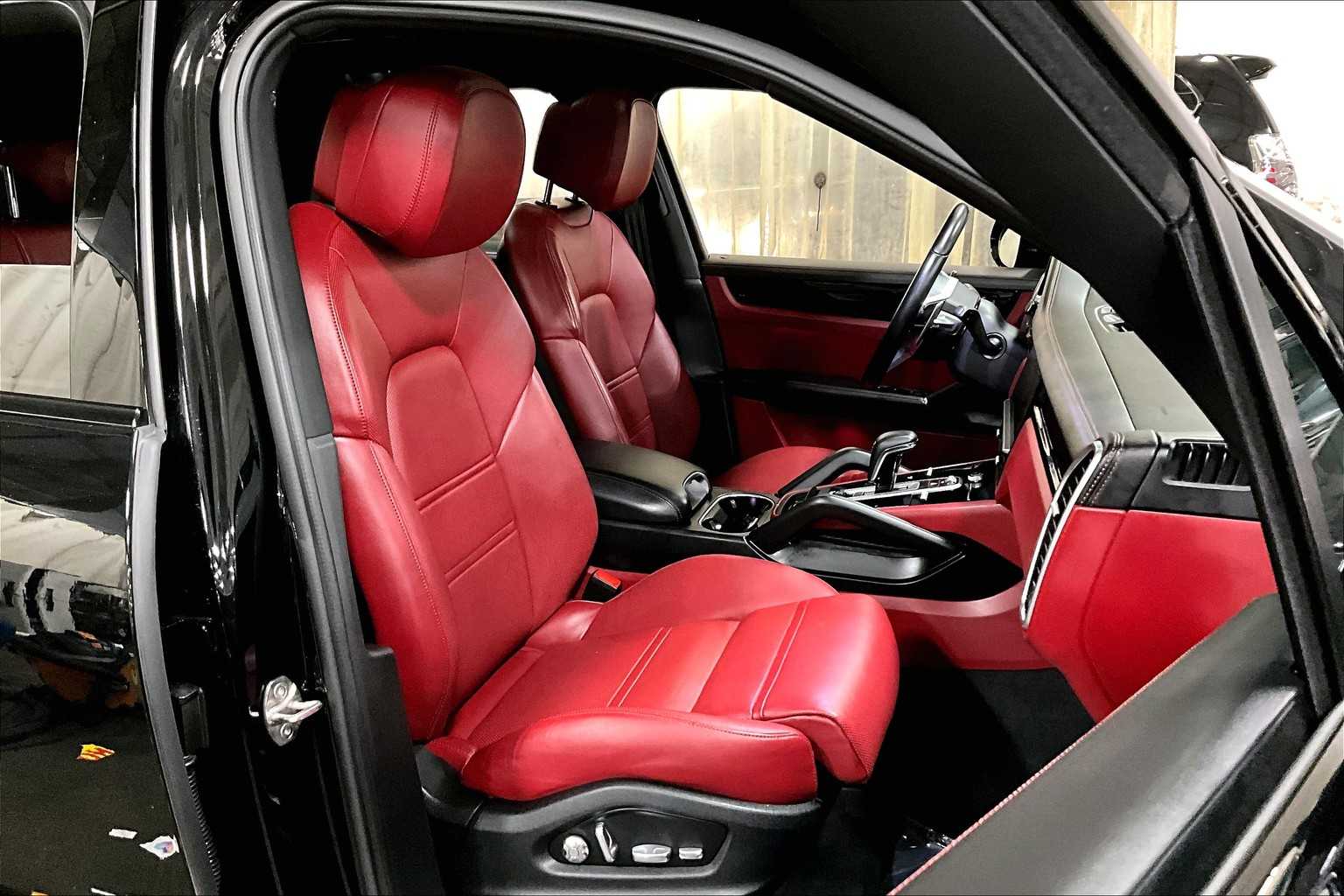 2021 Porsche Cayenne S photo 7