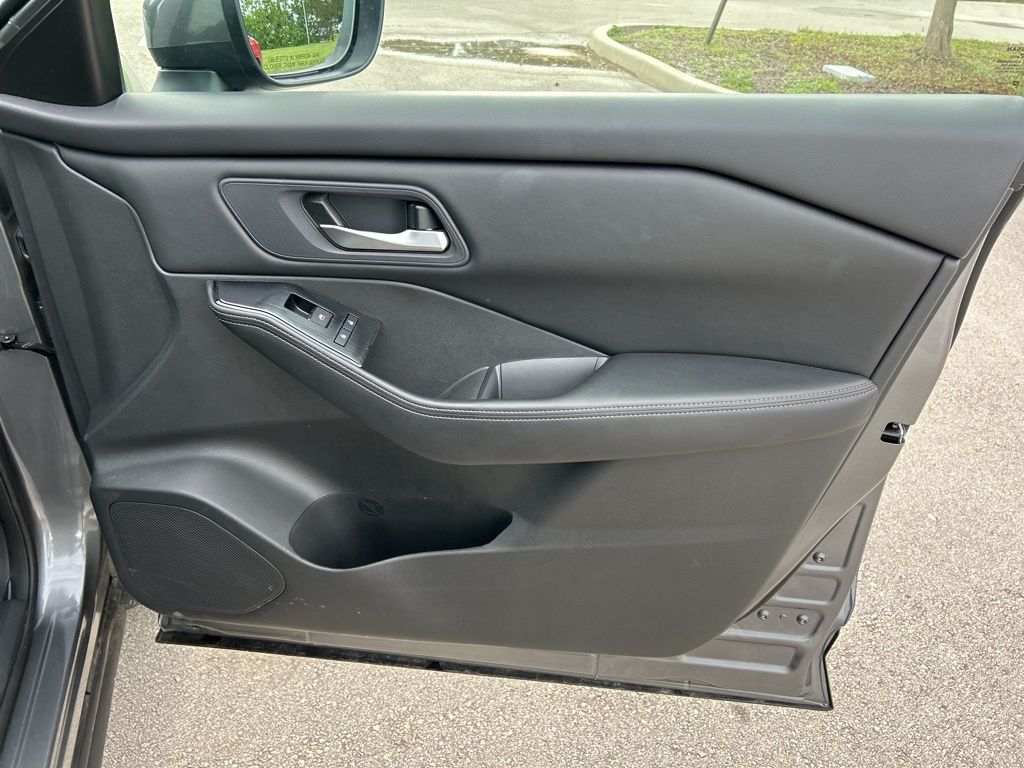 2024 Nissan Rogue SV photo 34