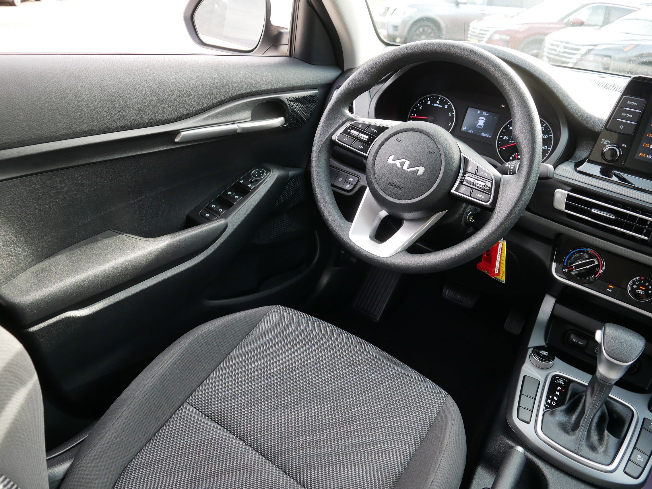 2023 Kia Seltos LX photo 6