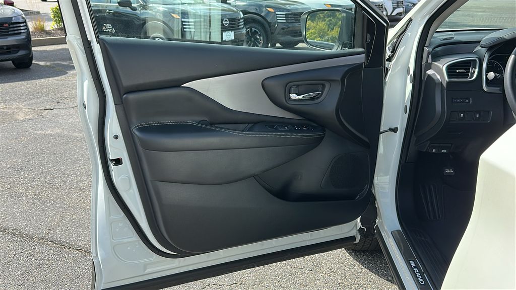 2024 Nissan Murano SV photo 9