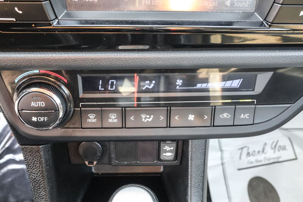 2015 Toyota Corolla L photo 21