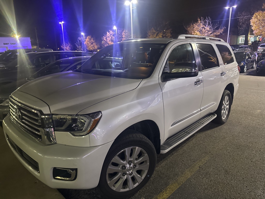 2019 Toyota Sequoia Platinum's photo