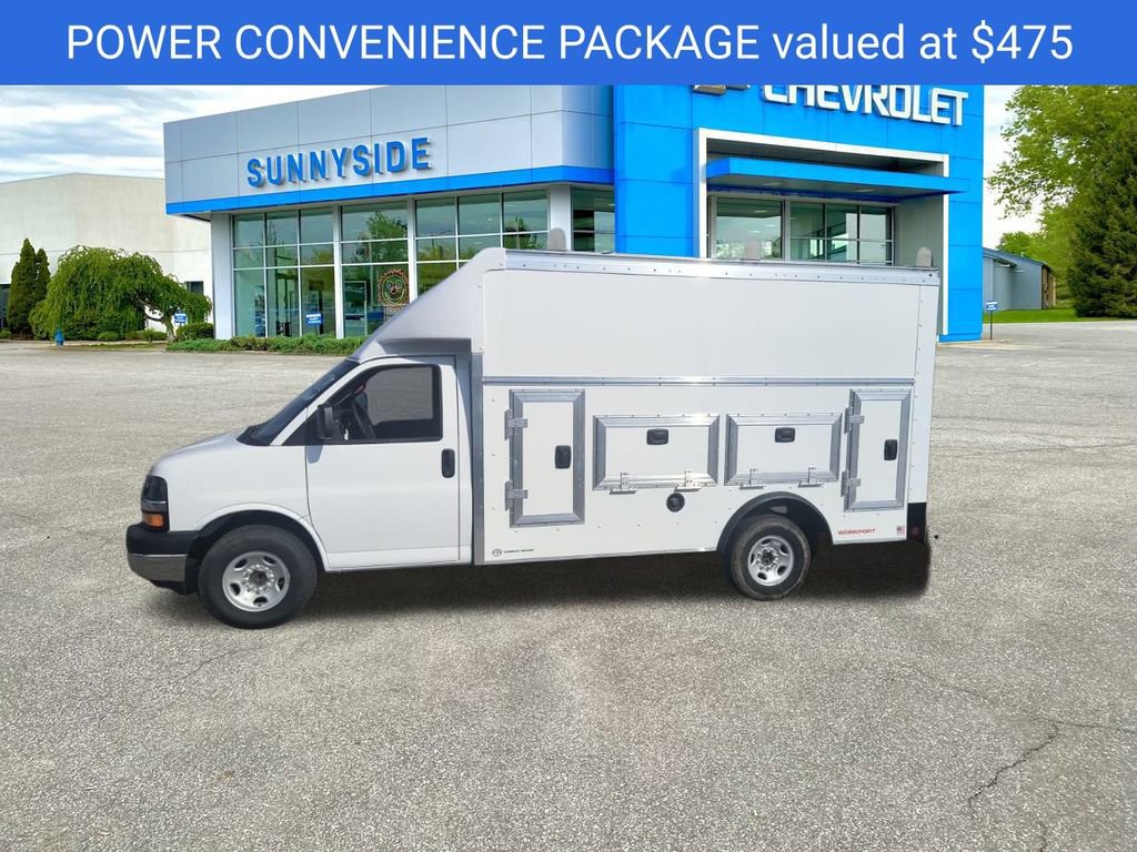 2025 Chevrolet Express Cutaway 3500 photo 2