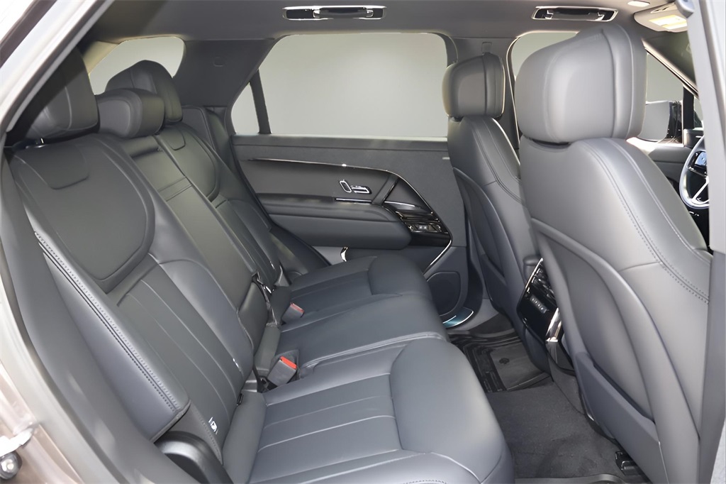 2025 Land Rover Range Rover Sport SE photo 17