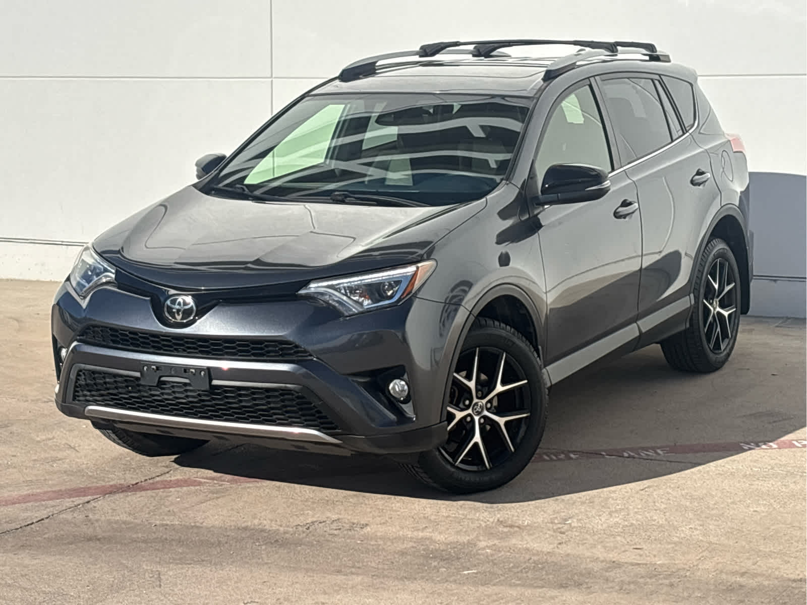 2018 Toyota RAV4 SE's photo