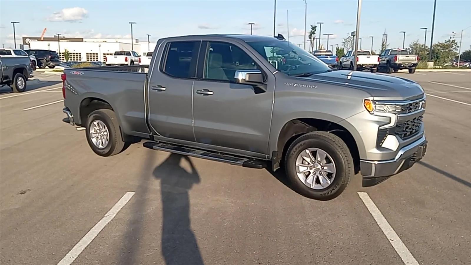 2026 Chevrolet Silverado 1500 LT photo 2