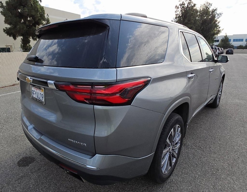 2023 Chevrolet Traverse Premier photo 2