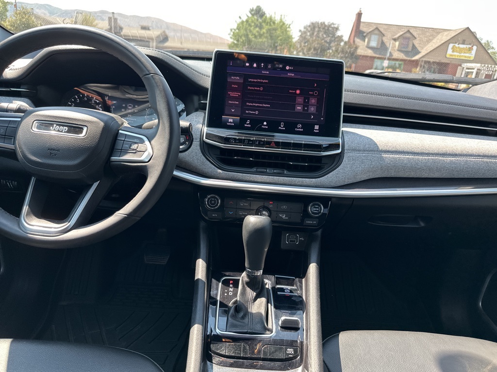 2023 Jeep Compass Latitude photo 13