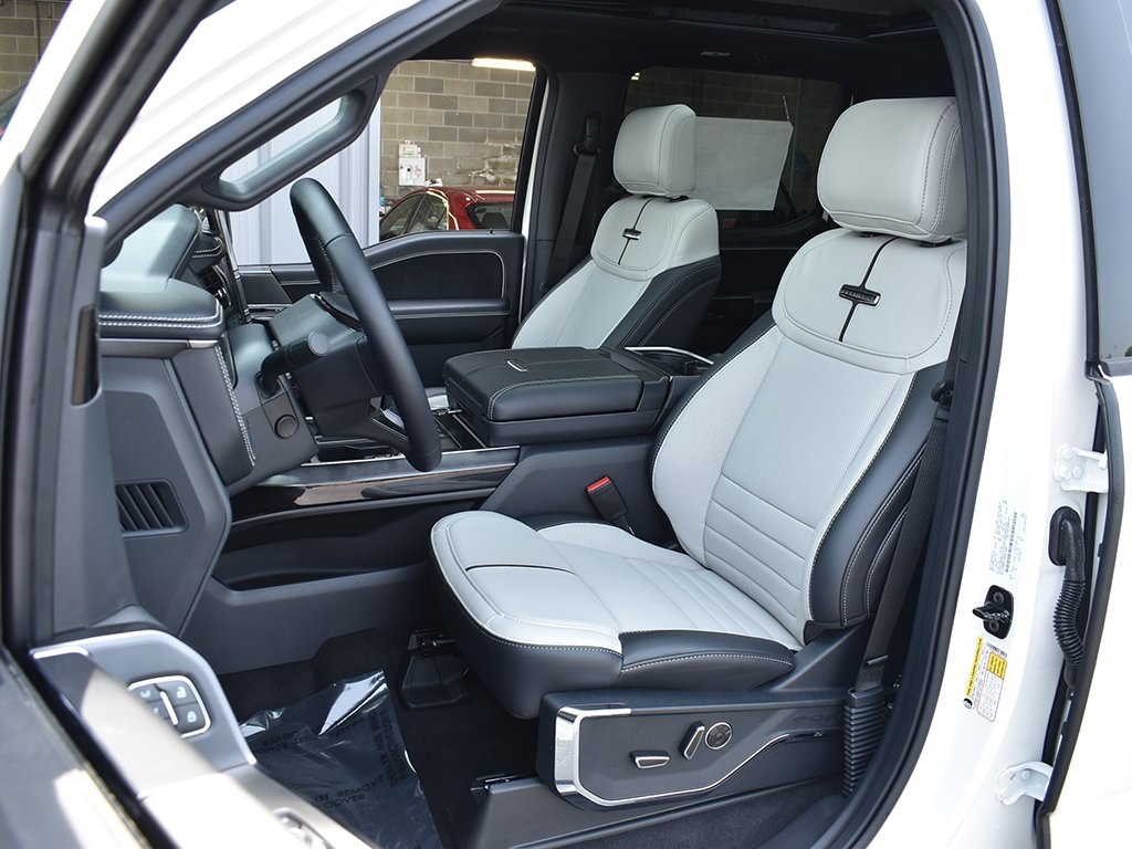 2025 Ford F-150 Lightning Platinum photo 5