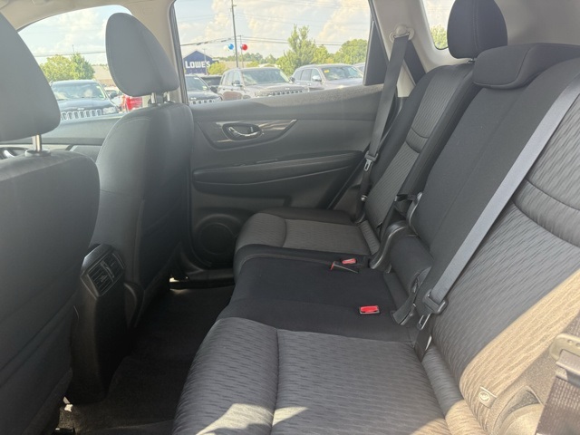 2017 Nissan Rogue SV photo 27