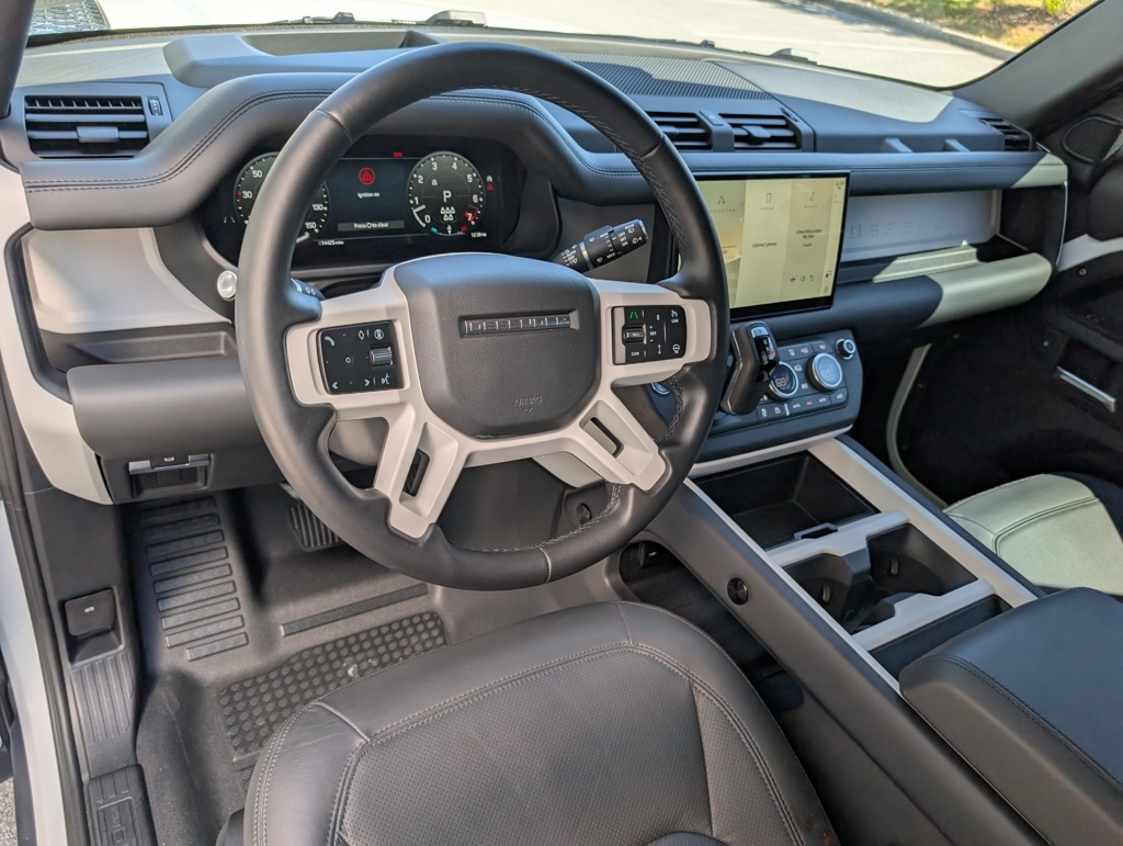 2025 Land Rover Defender 110 X-Dynamic SE photo 4