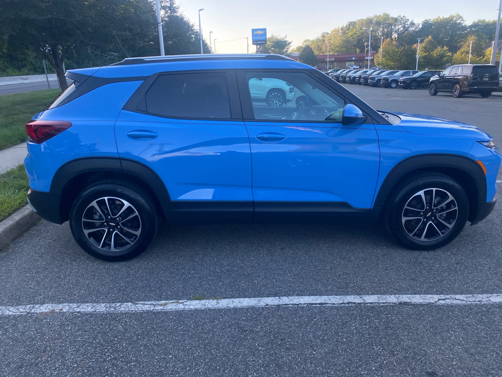 2024 Chevrolet Trailblazer LT photo 2