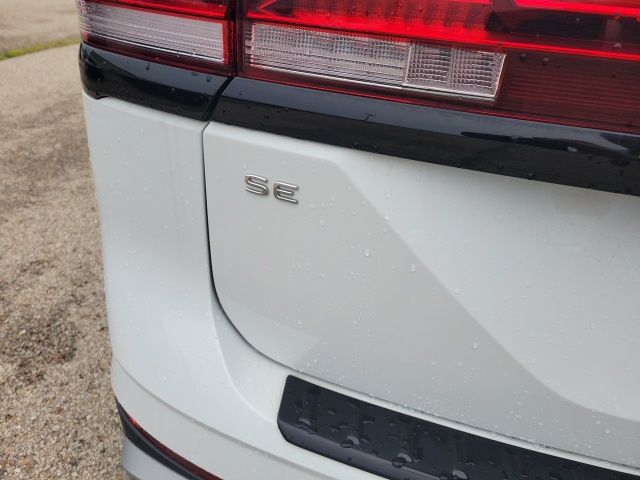 2024 Volkswagen Atlas Peak Edition SE Technology photo 22