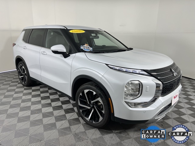 2024 Mitsubishi Outlander SE's photo