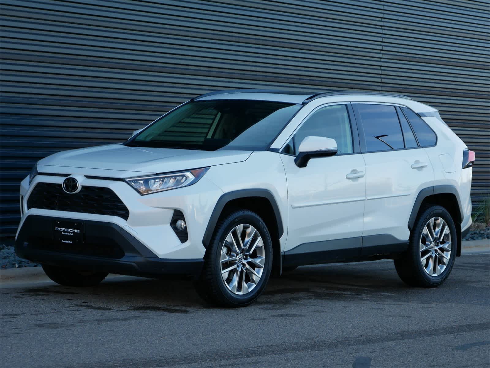 2021 Toyota RAV4 XLE Premium's photo