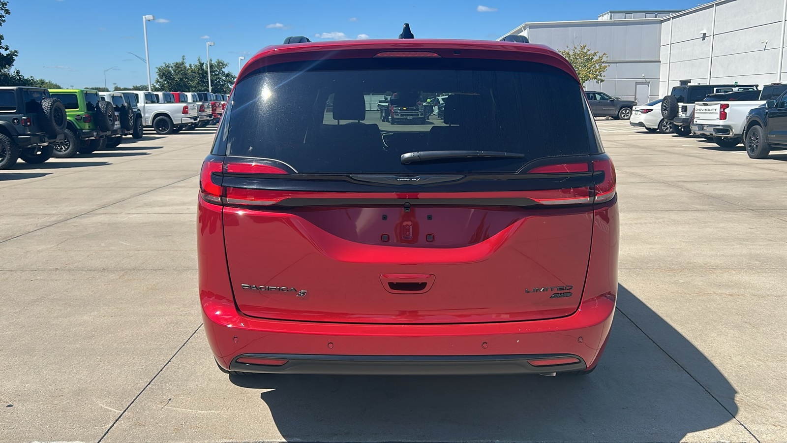 2026 Chrysler Pacifica Limited photo 4
