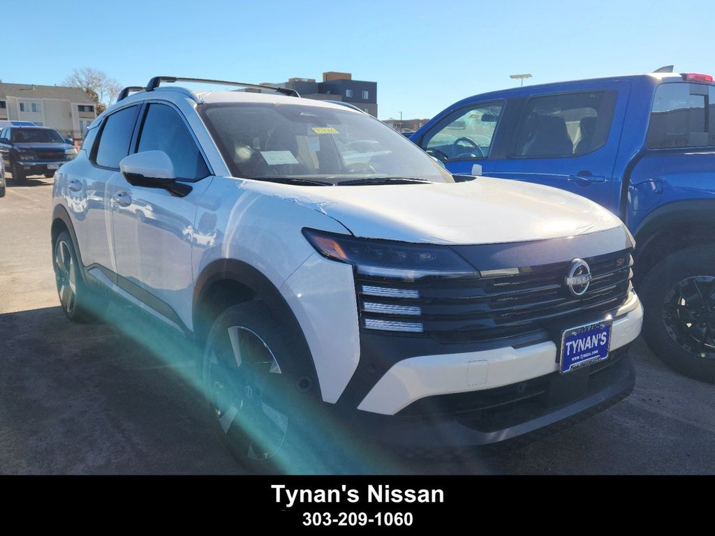 2025 Nissan Kicks SR AWD's photo