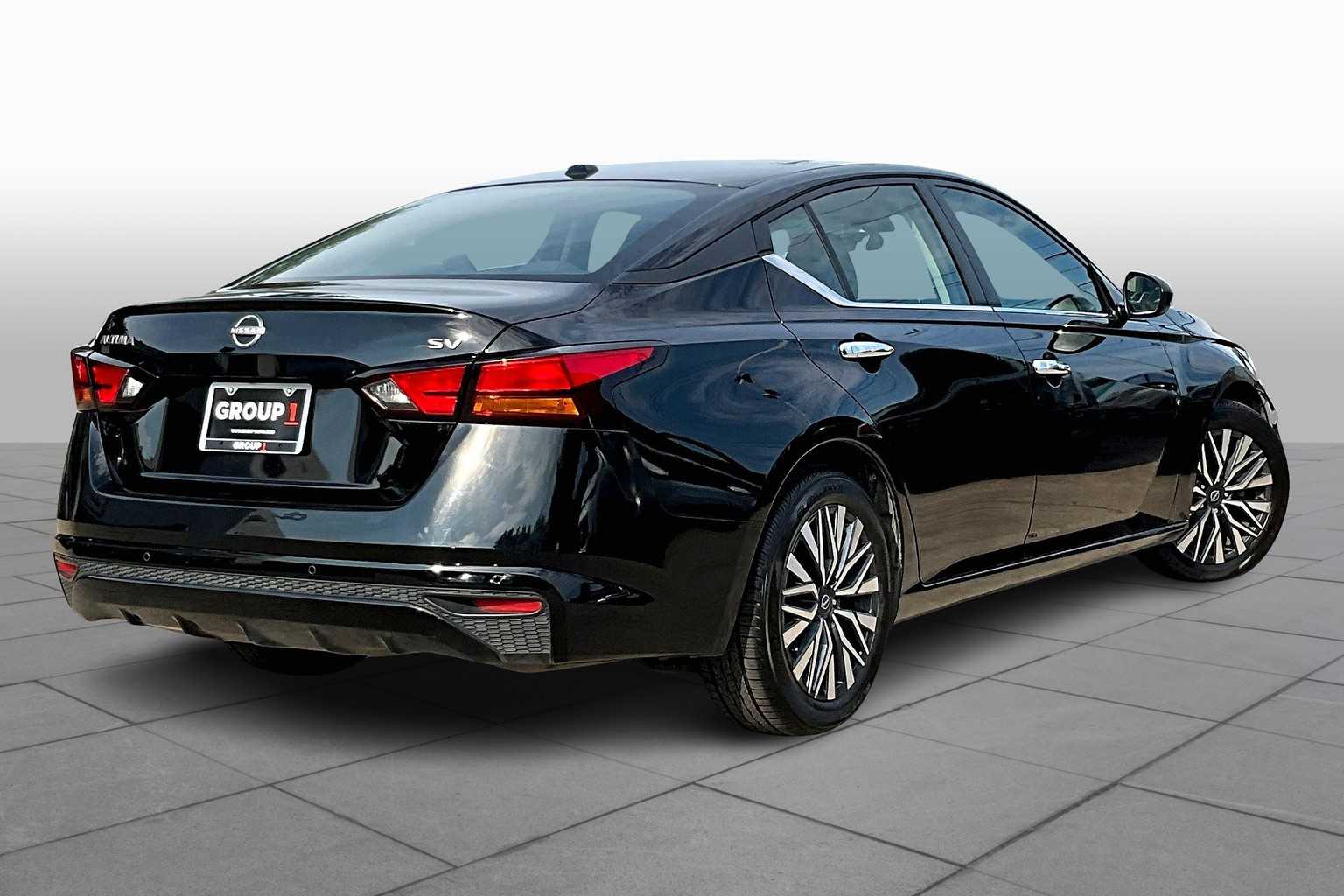 2023 Nissan Altima SV photo 11