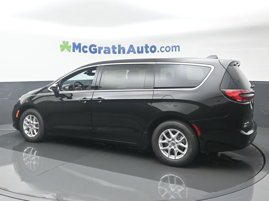 2025 Chrysler Pacifica photo 18