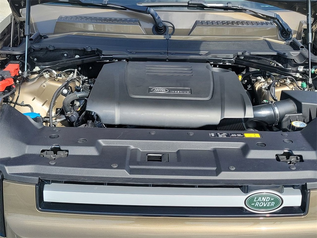 2025 Land Rover Defender 110 S photo 28