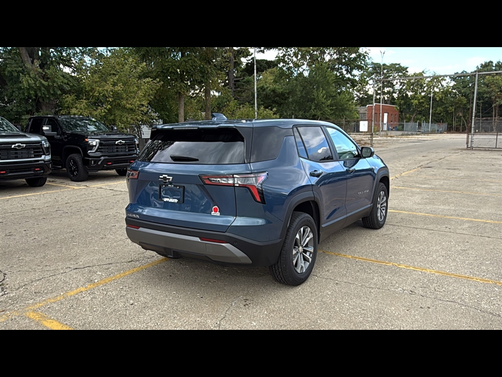 2026 Chevrolet Equinox LT photo 2