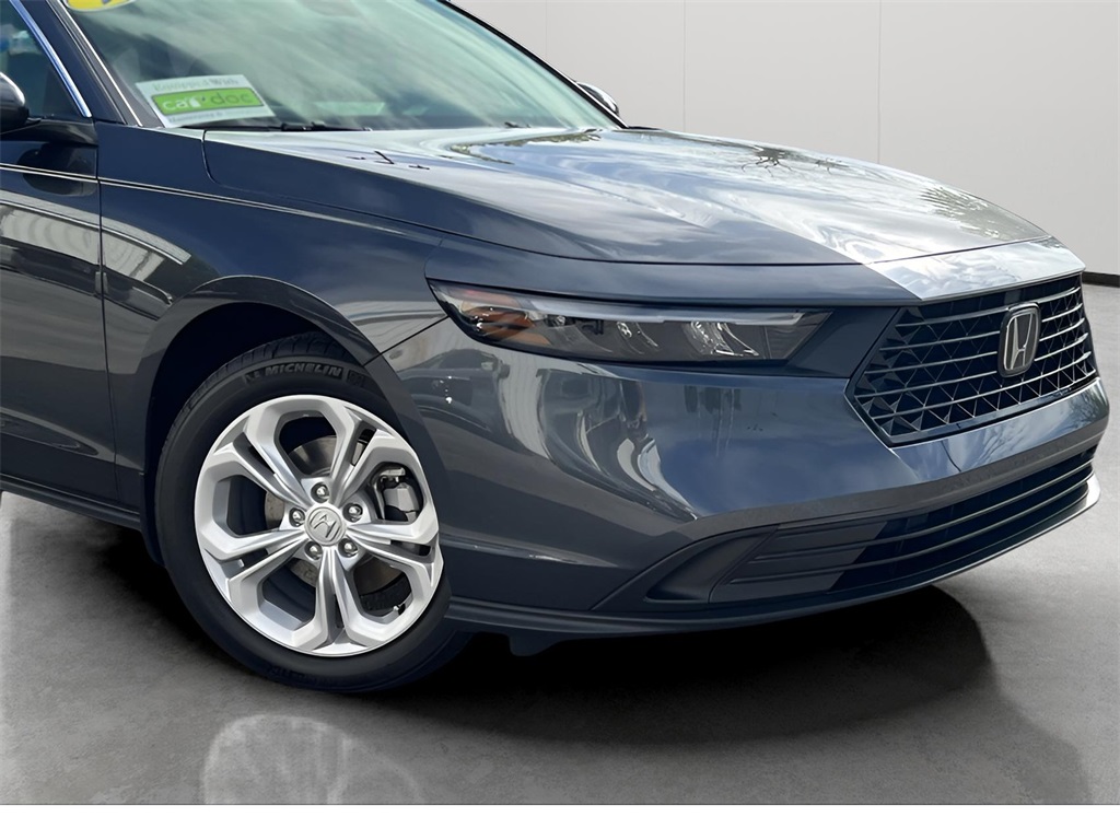 2025 Honda Accord LX photo 2