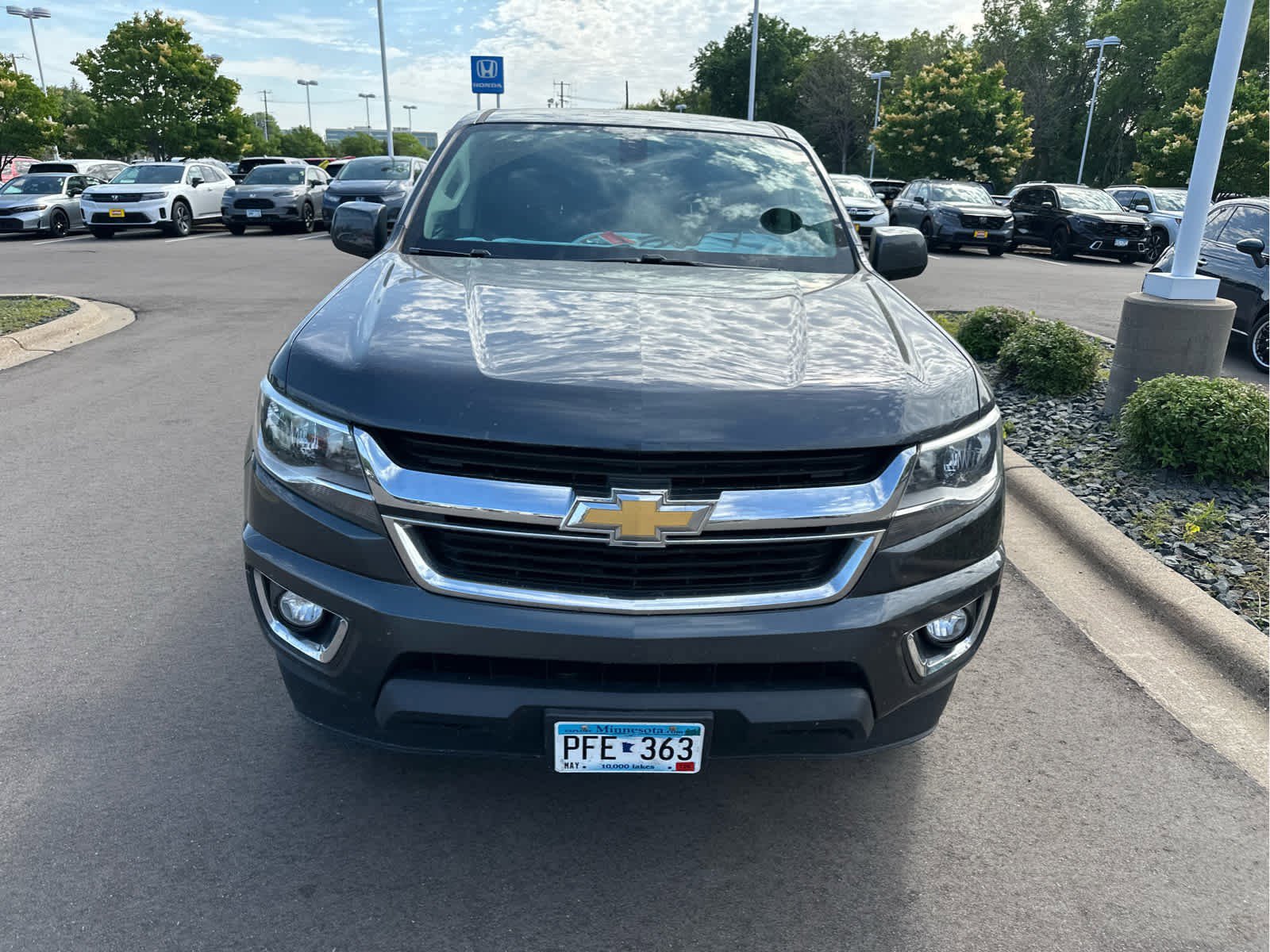 2017 Chevrolet Colorado LT photo 2