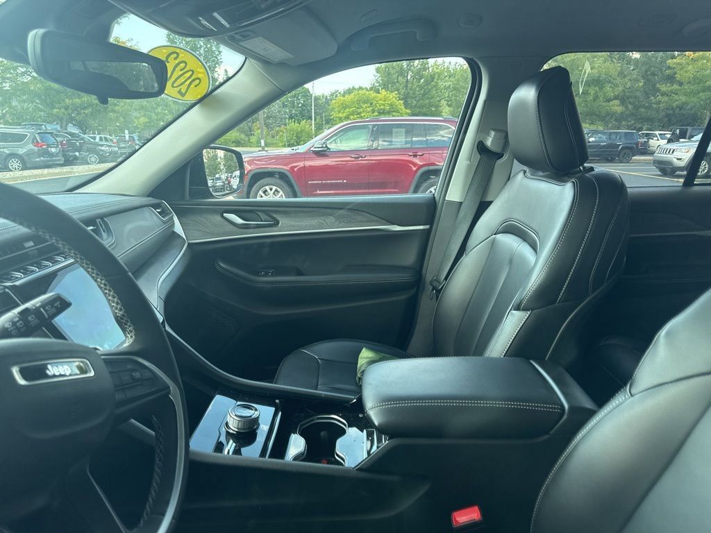 2023 Jeep Grand Cherokee Limited photo 12