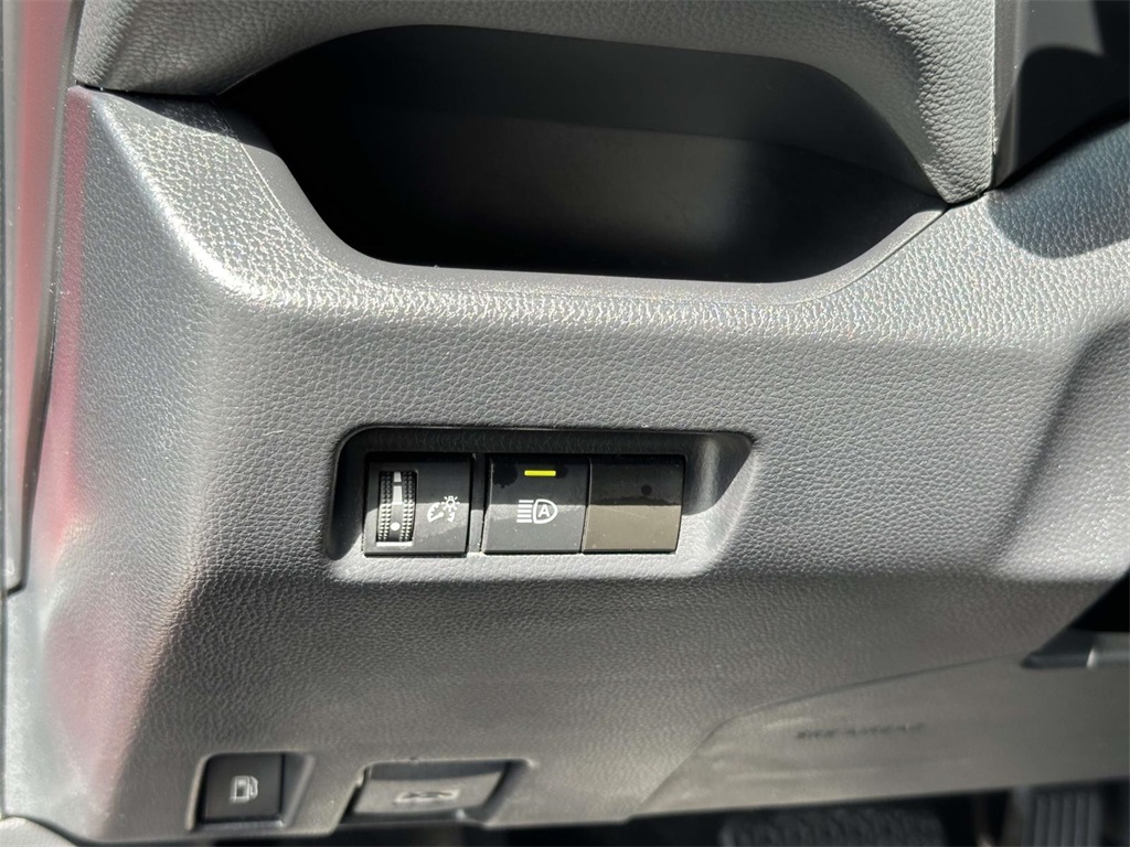 2024 Toyota RAV4 Hybrid XLE photo 8