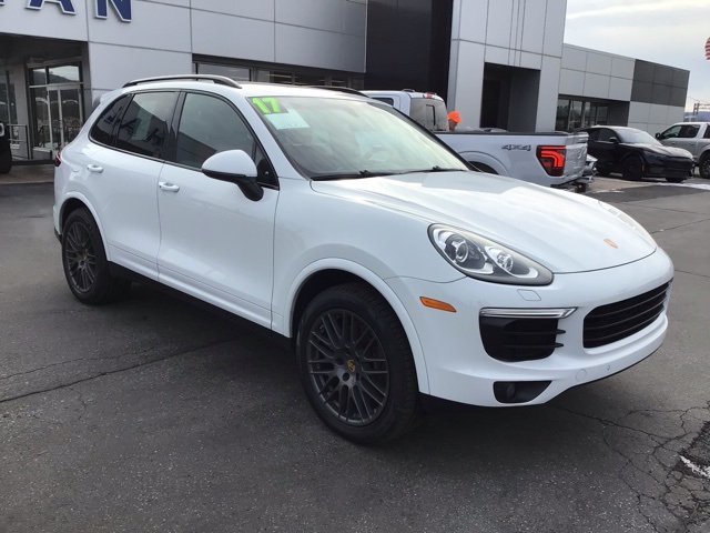 2017 Porsche Cayenne Platinum Edition's photo